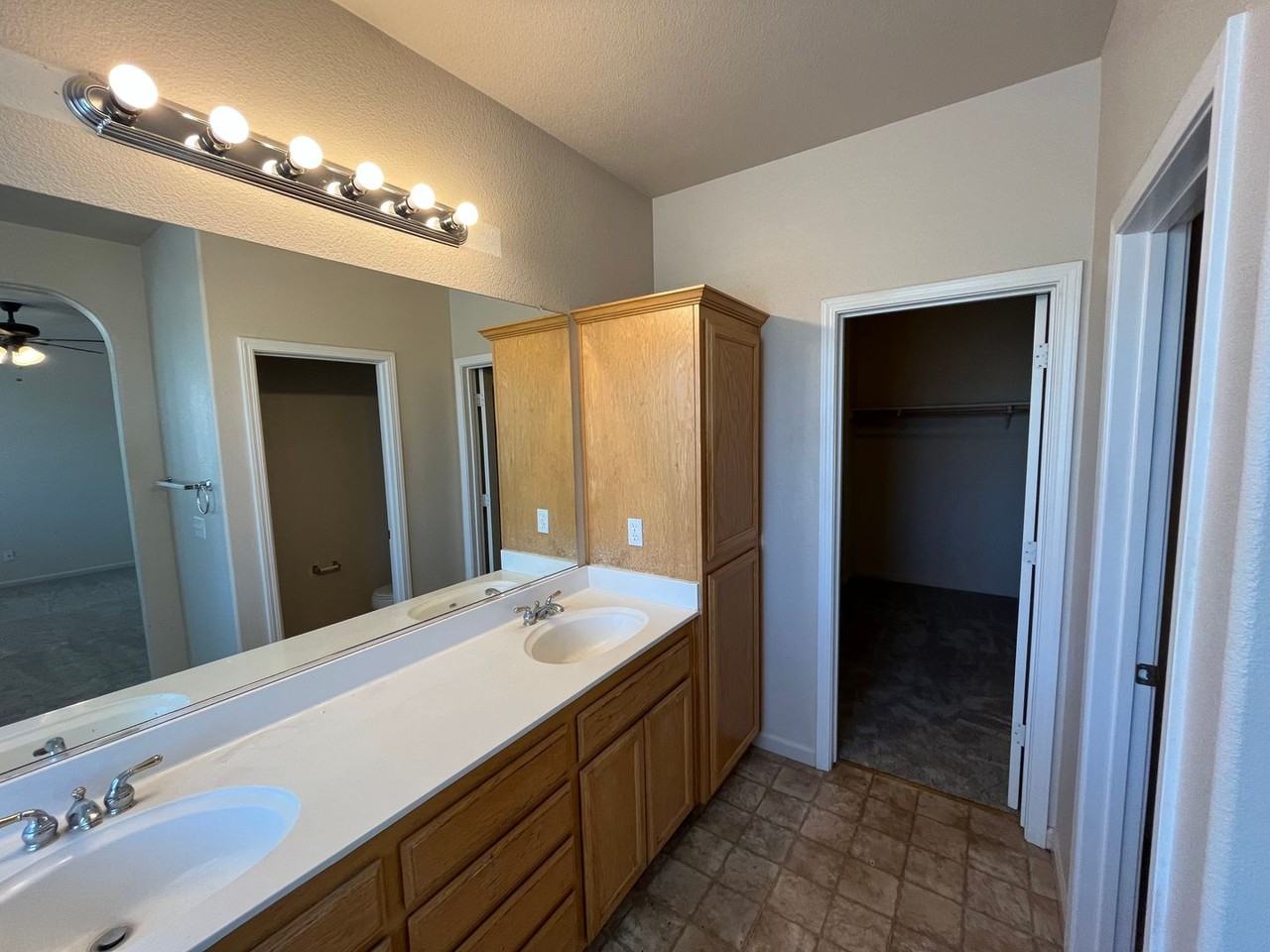 9409 Silver Bridle Way - Photo 4 of 26
