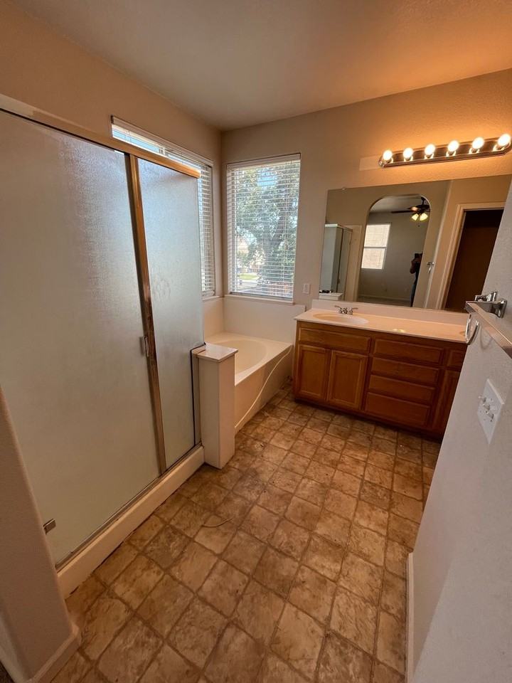 9409 Silver Bridle Way - Photo 5 of 26