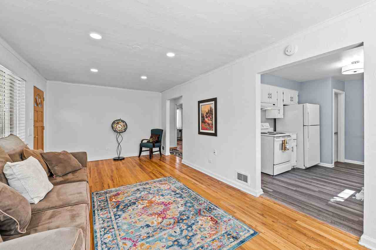 44 Monroe St - Photo 6 of 36