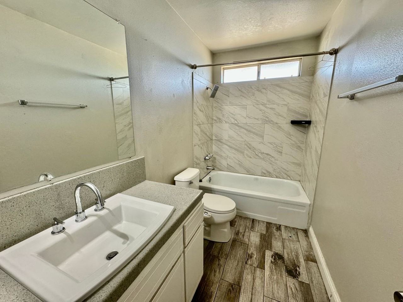 1533 E Austin Way - Photo 4 of 10