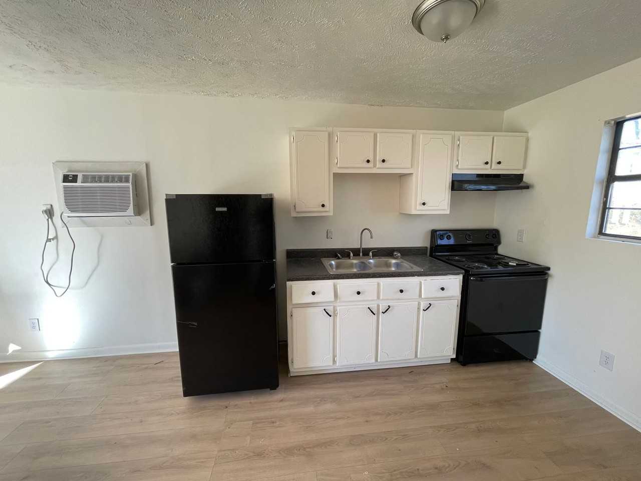 Golden Maple Apartments - Photo 6 of 7
