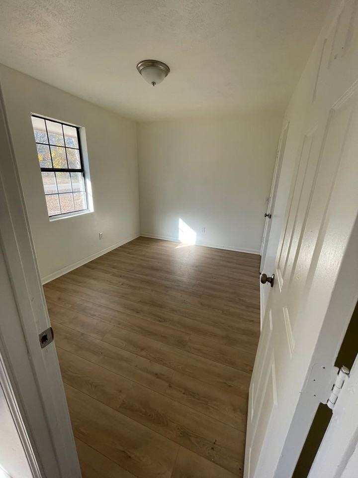 Golden Maple Apartments - Photo 7 of 13