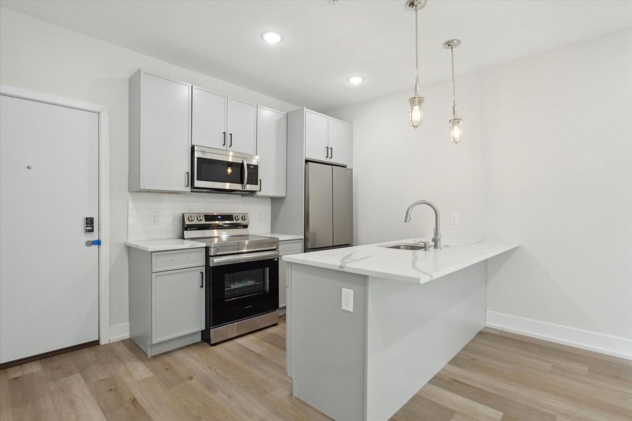 401 E Walnut Lane Apartments - 401 E Walnut Ln, Philadelphia, PA 19144 ...