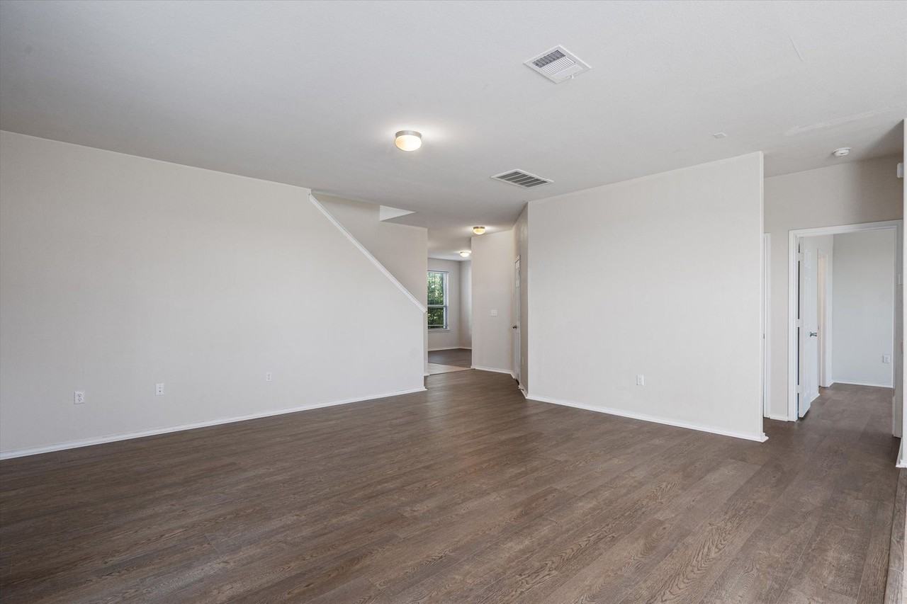 146 Russet Trl - Photo 7 of 37