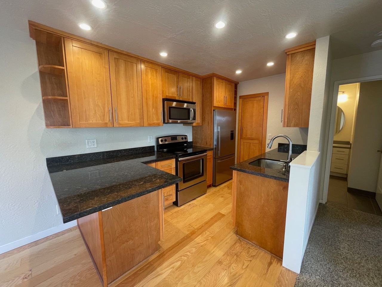 135 Piccadilly Pl - Photo 2 of 7