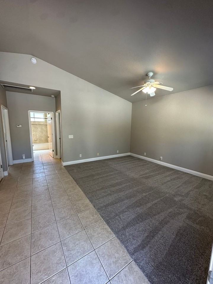 1120 Ivy St - Photo 2 of 16