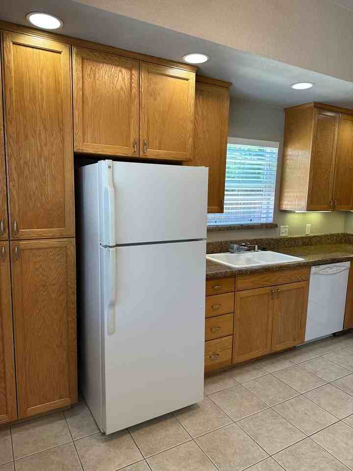 1120 Ivy St - Photo 6 of 16