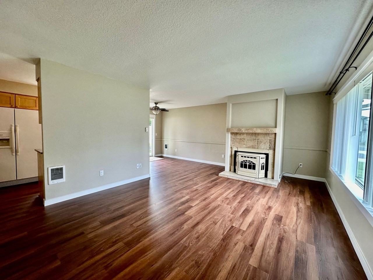 1098 Sw Hensley Rd - Photo 4 of 24