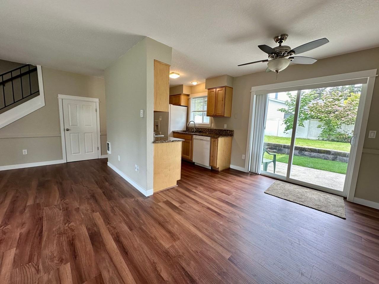 1098 Sw Hensley Rd - Photo 5 of 24