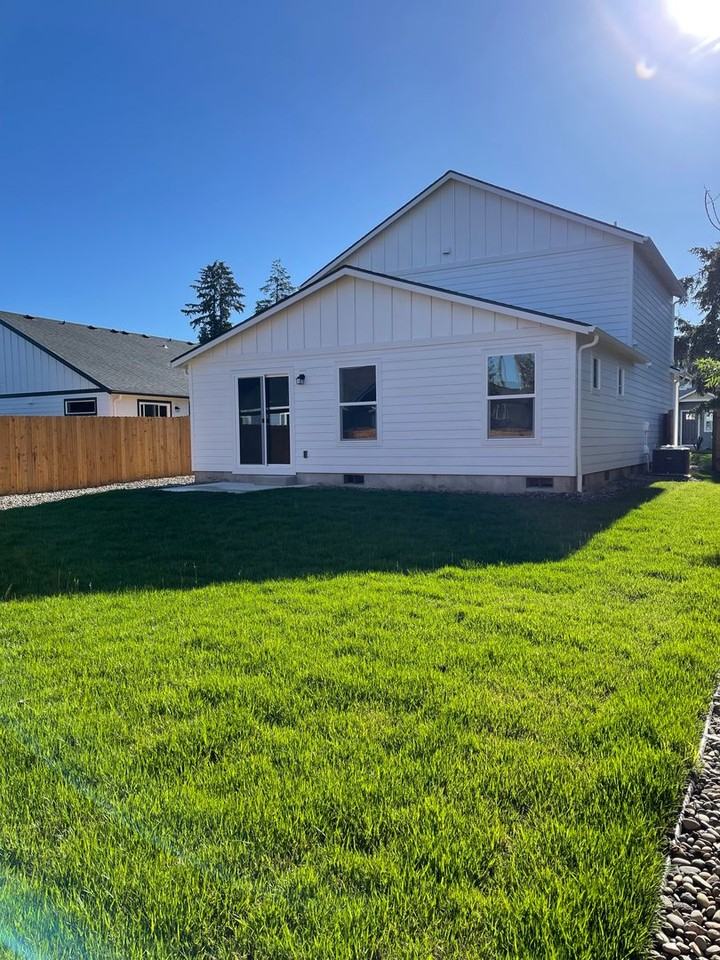 1642 Zoe Ave - Photo 2 of 19
