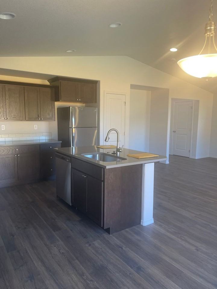 1642 Zoe Ave - Photo 3 of 19