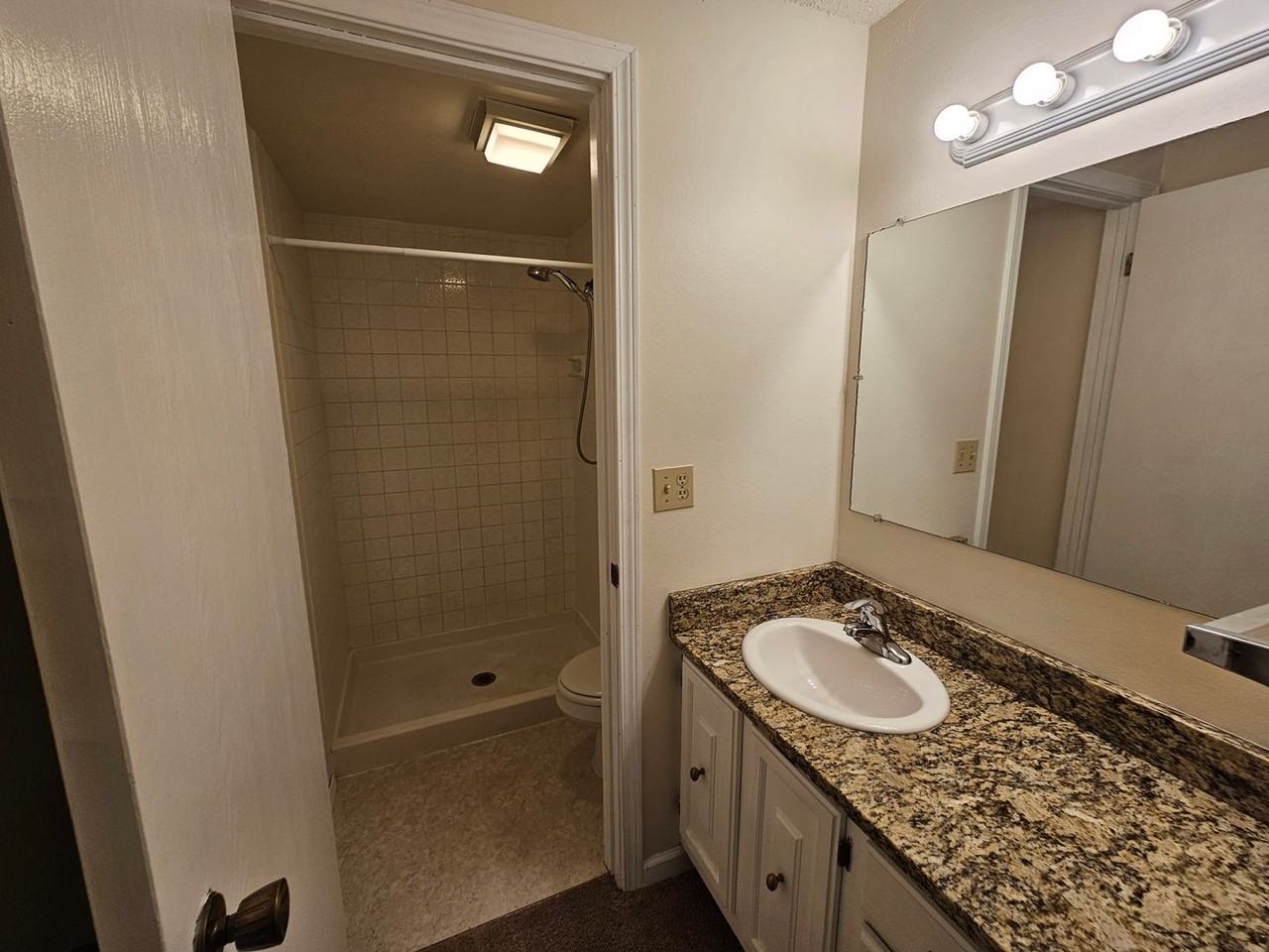 620 W 7th Ave - Photo 7 of 9