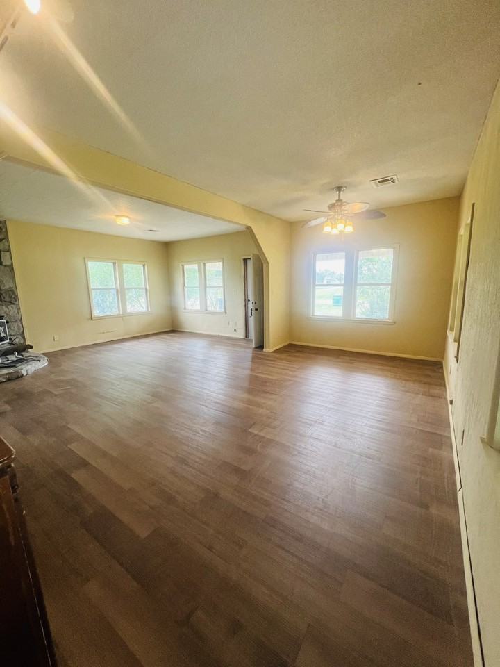 109 N 2nd St - Photo 2 of 7