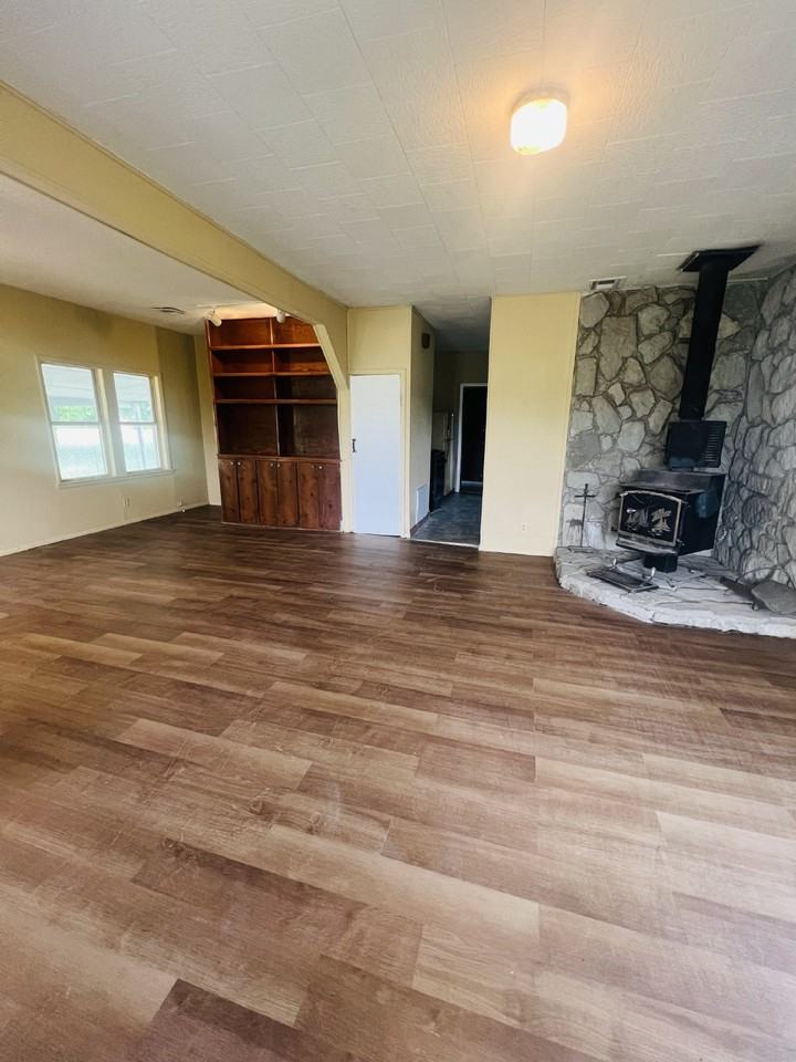 109 N 2nd St - Photo 3 of 7