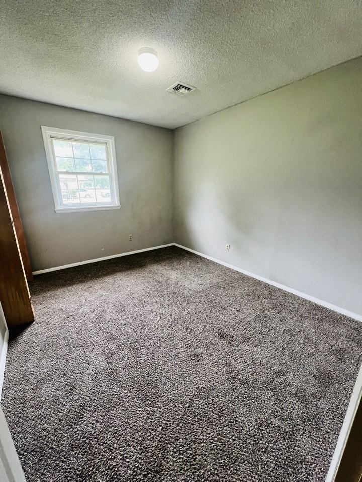 109 N 2nd St - Photo 6 of 7