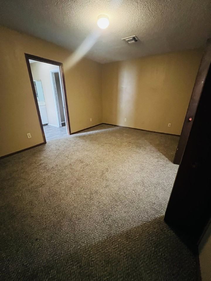 109 N 2nd St - Photo 7 of 7