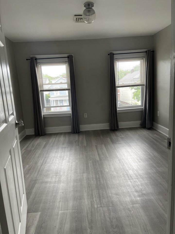 131 Portsea St #2 - Photo 2 of 15