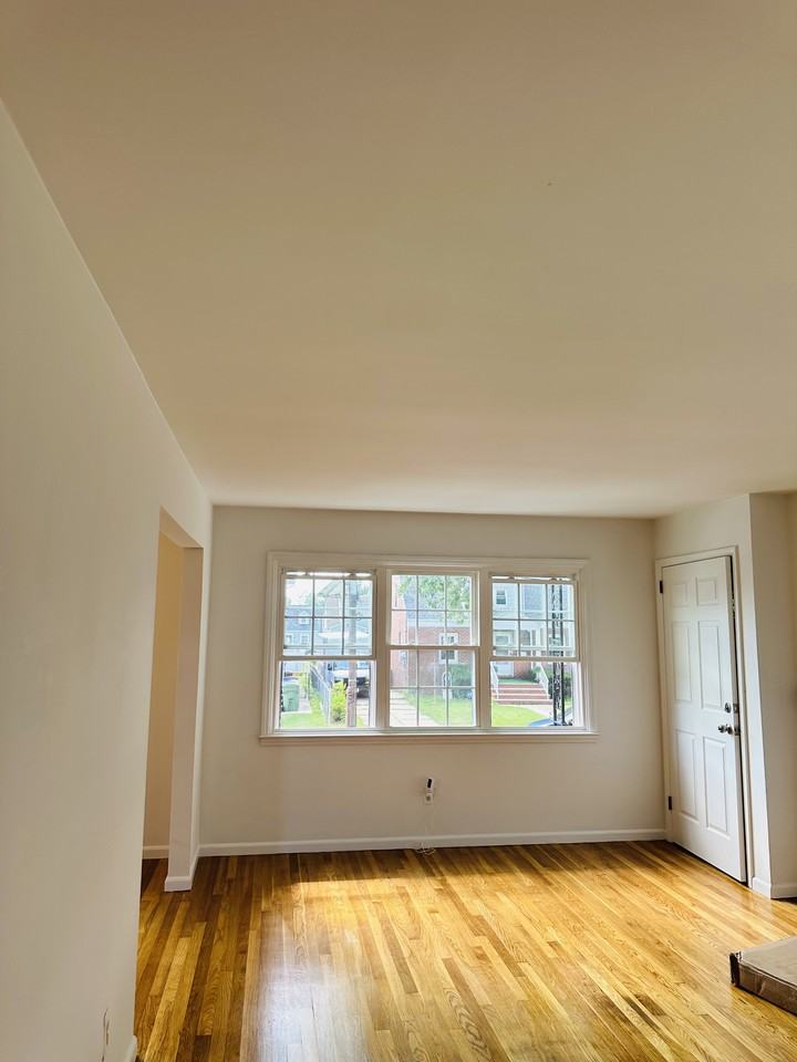 530 Bernard Ave #1 - Photo 3 of 16