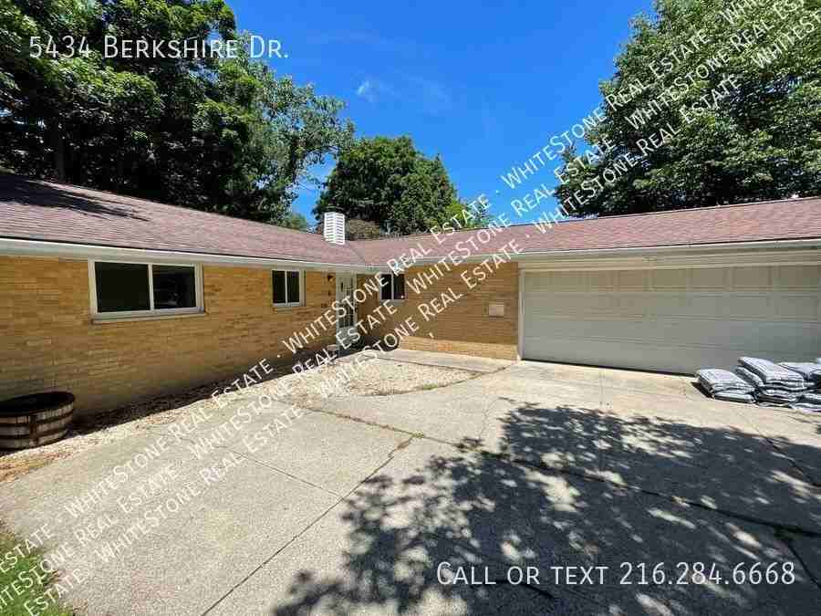 5434 Berkshire Dr - Photo 2 of 30