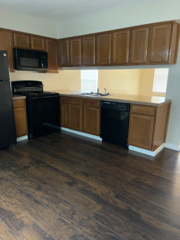 908 S Guadalupe St #B - Photo 2 of 5