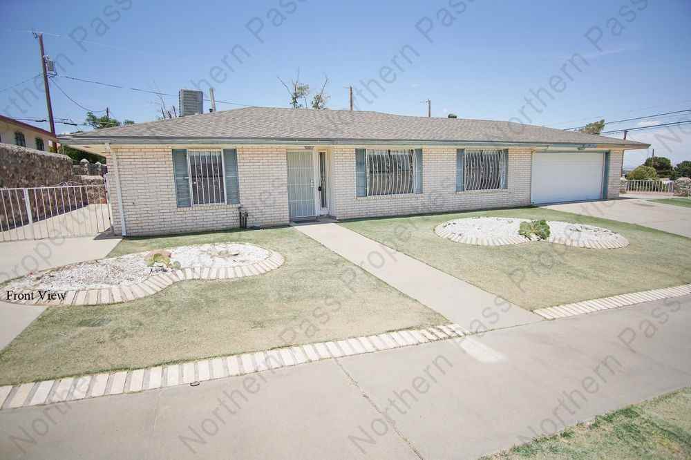 3829 Skyline Ave - Photo 3 of 31