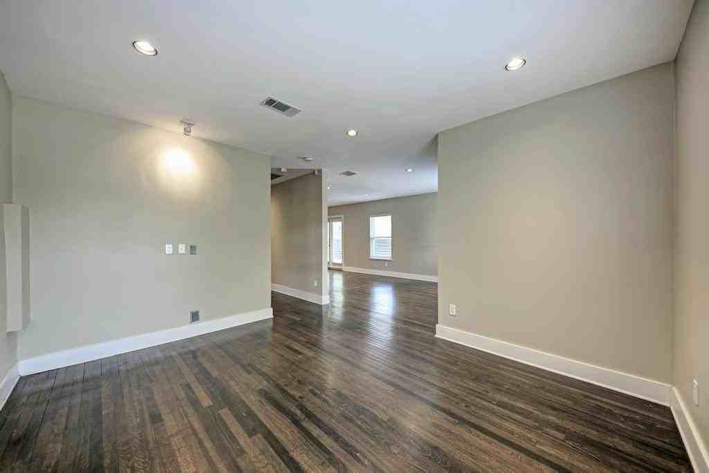 1014 E 14th St #1 - Photo 6 of 30