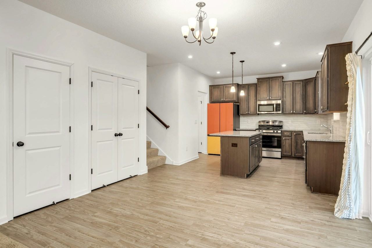 24313 Edgewater Drive - Photo 3 of 45
