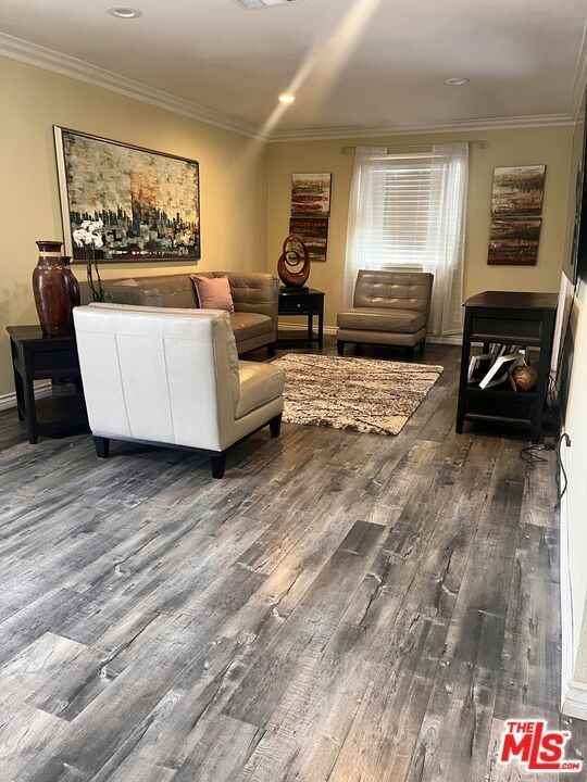 1323 W Palmer St - Photo 2 of 9