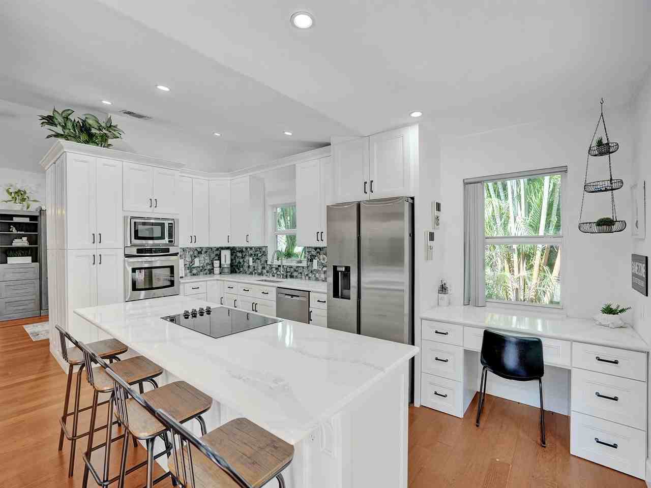 395 Nw 89th Ln - Photo 2 of 8