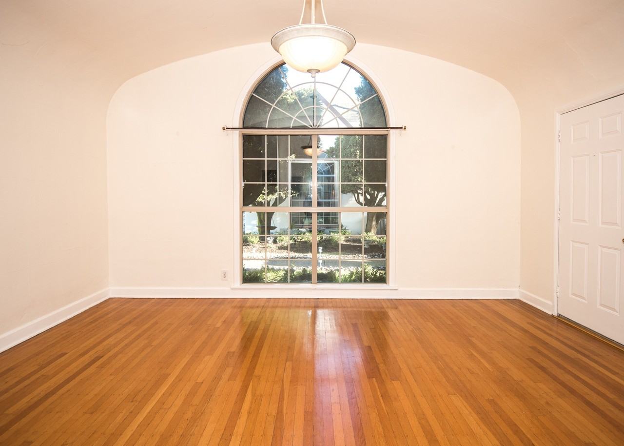 Sandringham Apartments - Photo 3 of 20