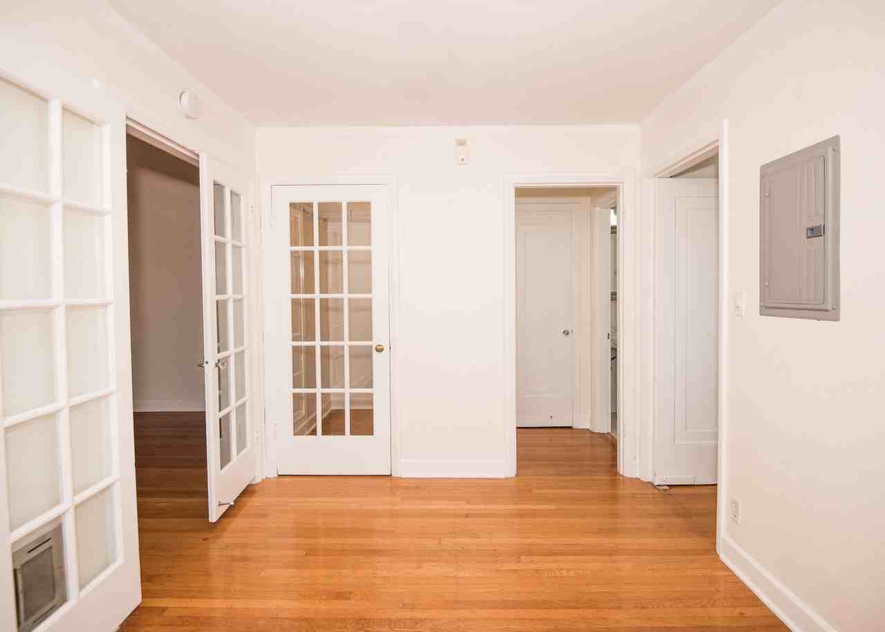 Sandringham Apartments - Photo 5 of 20