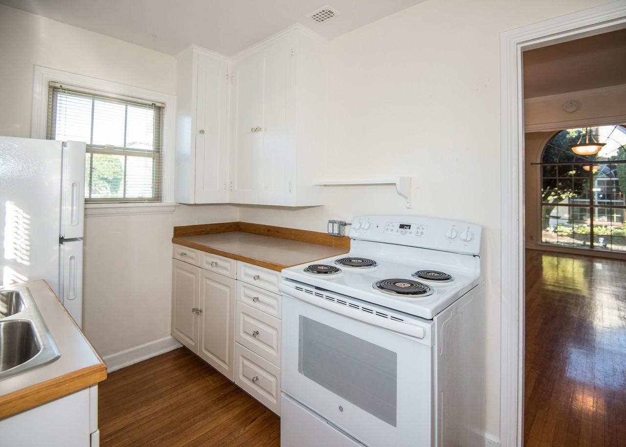 Sandringham Apartments - Photo 7 of 20