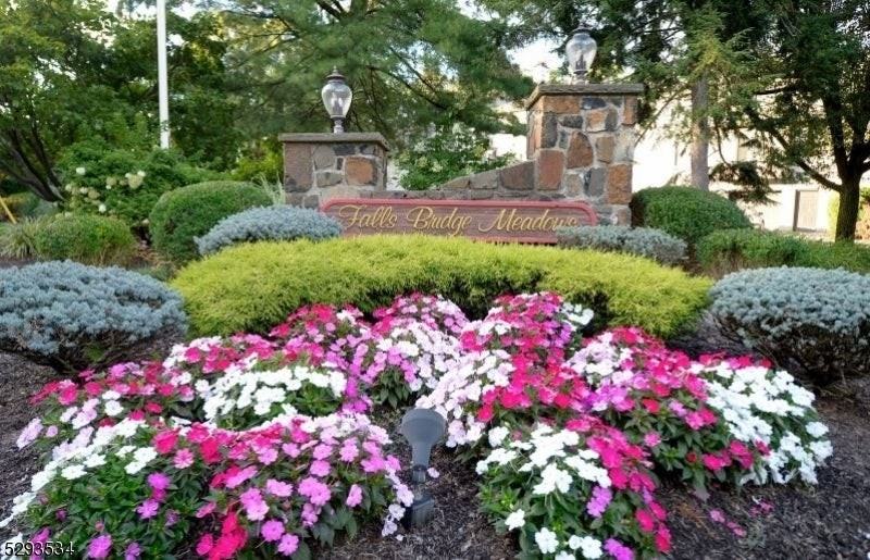 85 Falls Bridge Dr - Photo 2 of 24