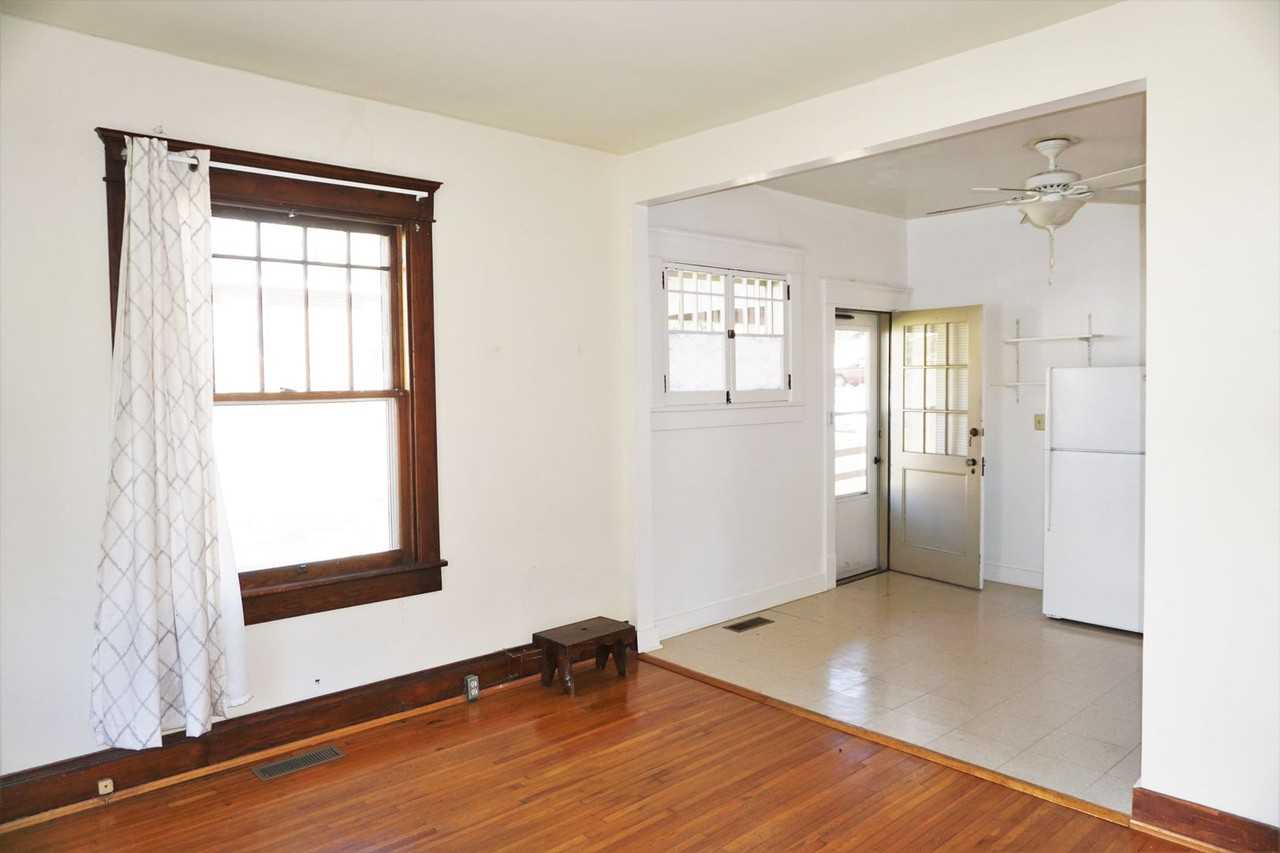 1905 Jefferson Park Avenue Unit B - Photo 3 of 20