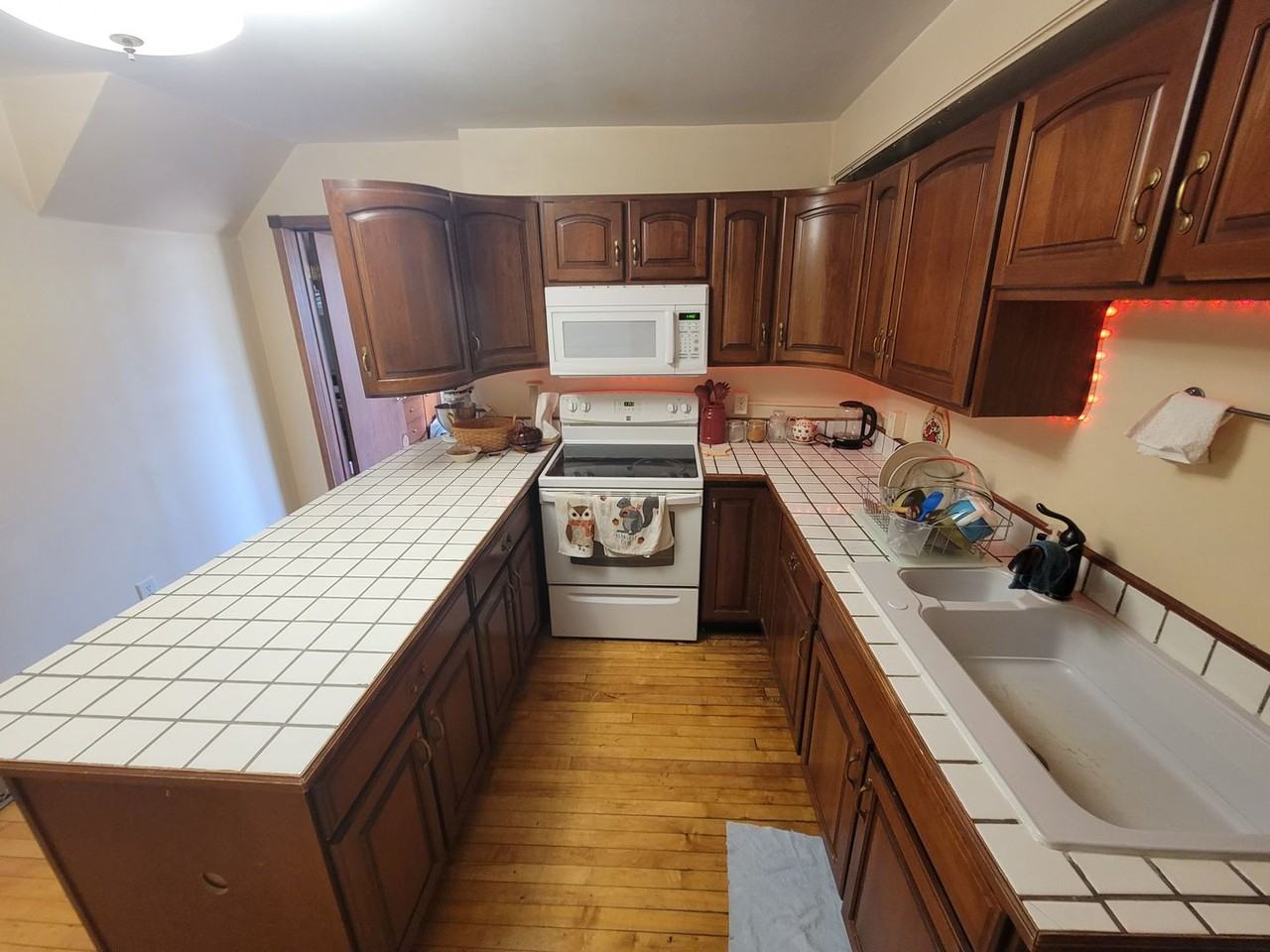 230 E 4th St #2 - Photo 3 of 13