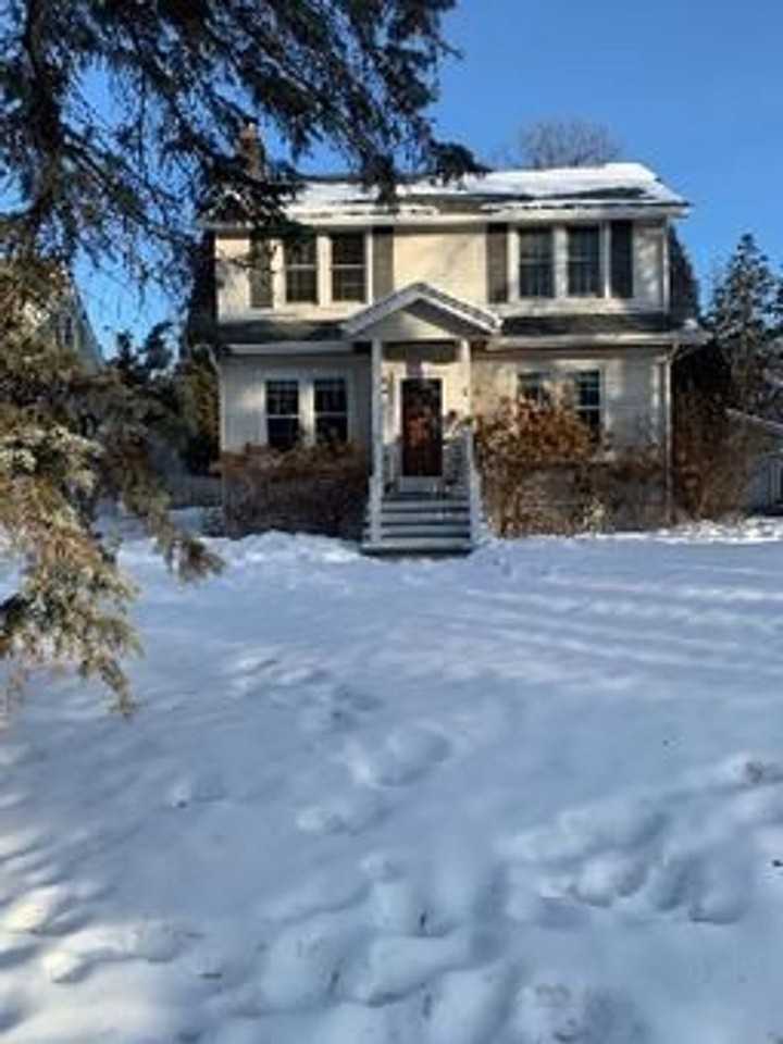 225 W Kent Rd - Photo 2 of 26