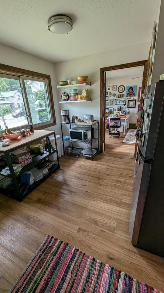 310 Myrtle St W #4 - Photo 3 of 15