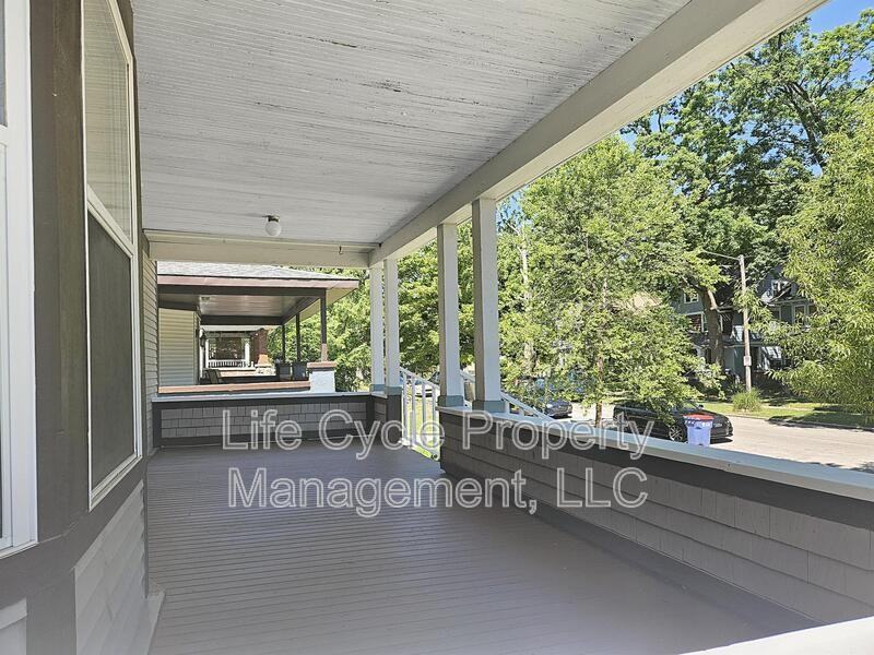 1354 Sigsbee St Se - Photo 2 of 12