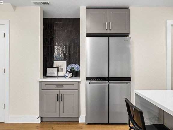 514 Se 42nd Ave #1 - Photo 3 of 7