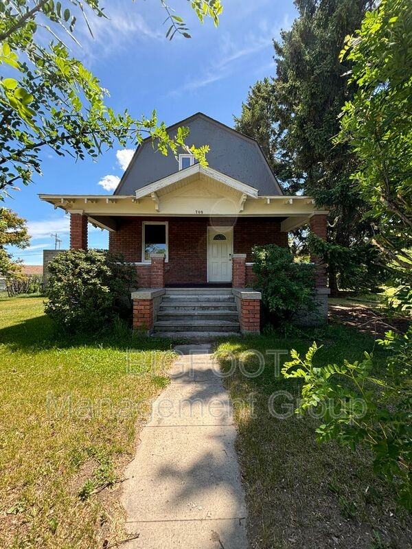 708 Broadway St - Photo 2 of 31