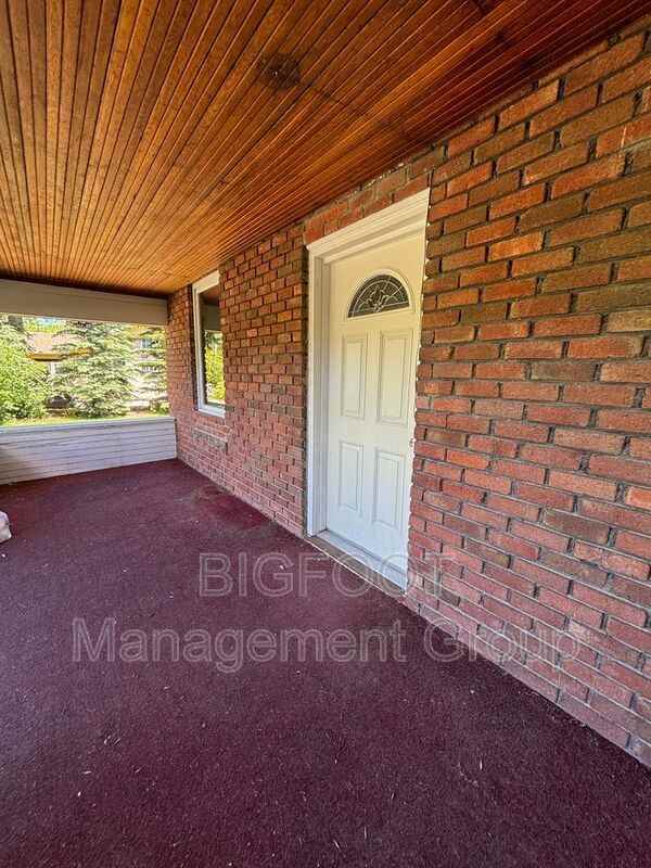 708 Broadway St - Photo 3 of 31