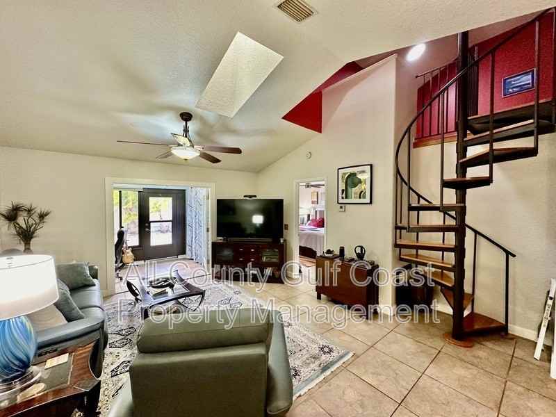 315 40th Ct W - Photo 3 of 12