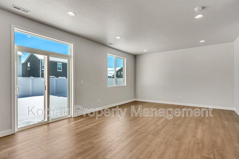 3199 S Claire Ave - Photo 5 of 28