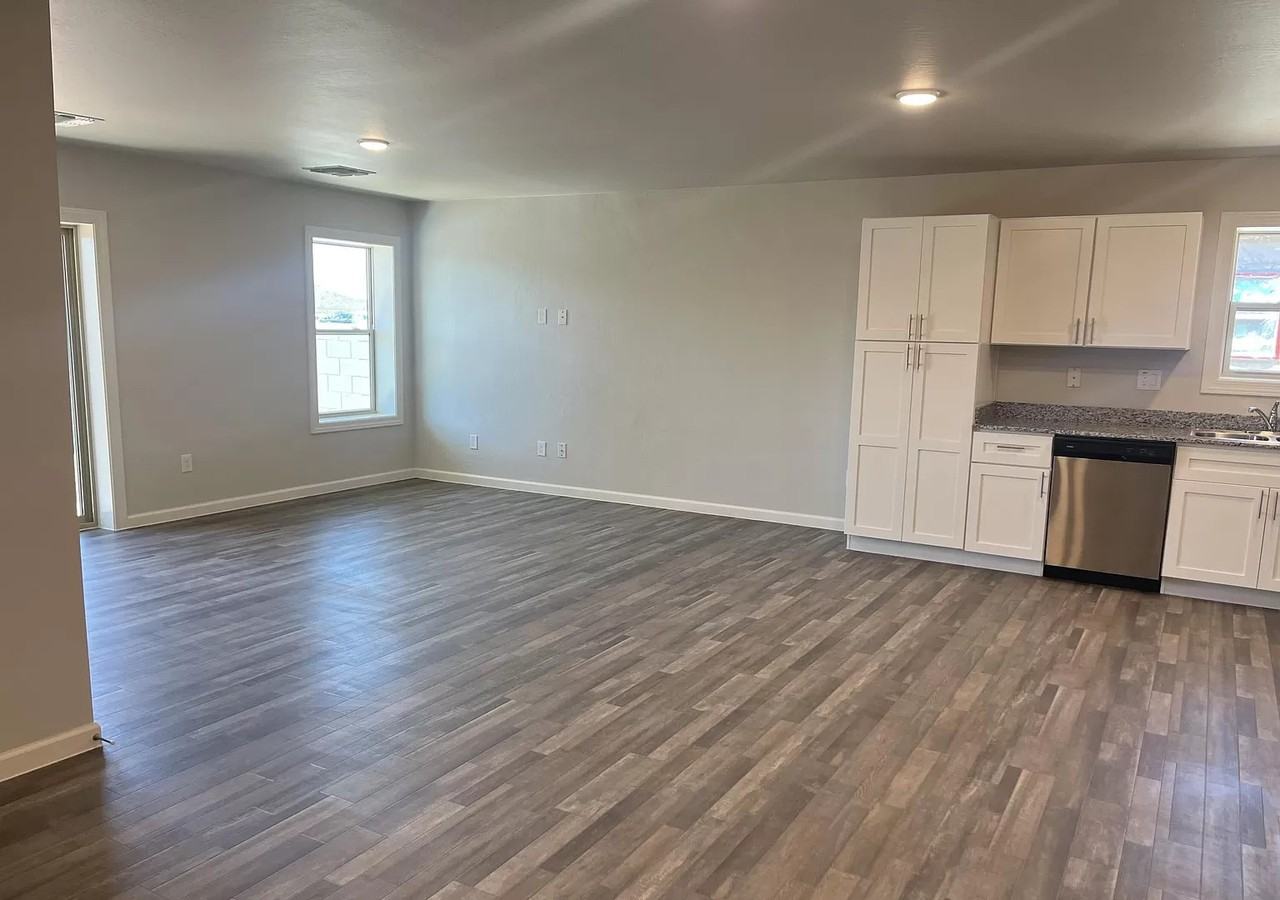 8012 S John Jacob Astor Ave - Photo 3 of 7