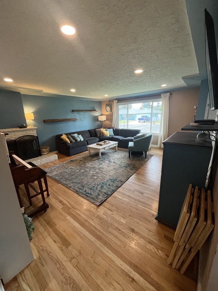 3517 W Elmhurst Ave - Photo 3 of 15