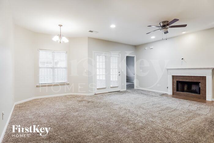 1092 Fairbank Ln - Photo 2 of 16