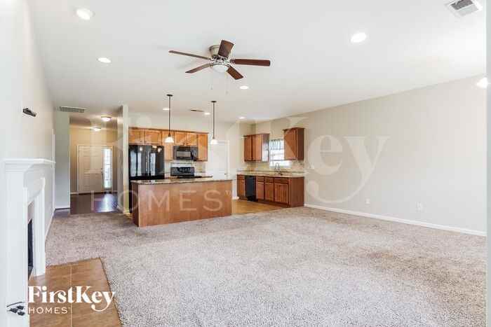 1092 Fairbank Ln - Photo 3 of 16
