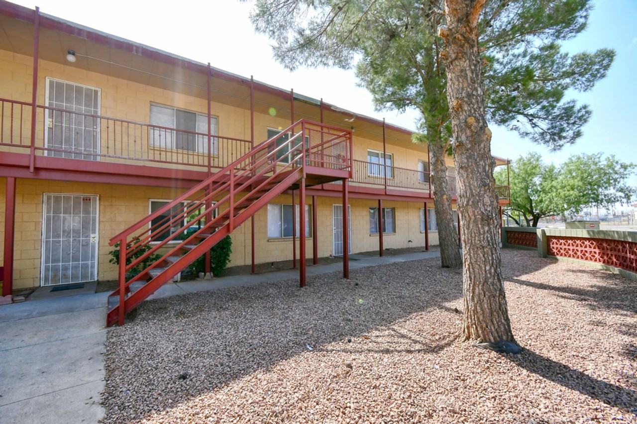 Norton Place Apts - Photo 3 of 11