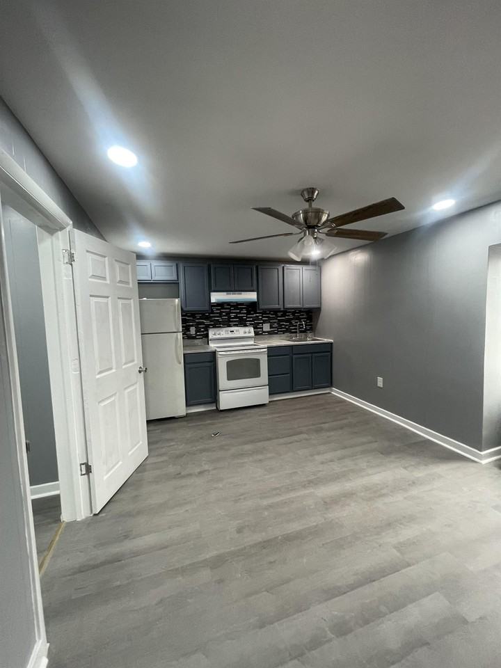 152 S Pine St #4 - Photo 2 of 10