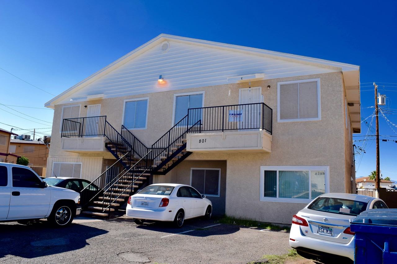 801 N Major Ave - Photo 2 of 11